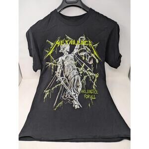 Metallica Medium Black T-Shirt Rock Music Metal Guitar Drums Master Of Puppets